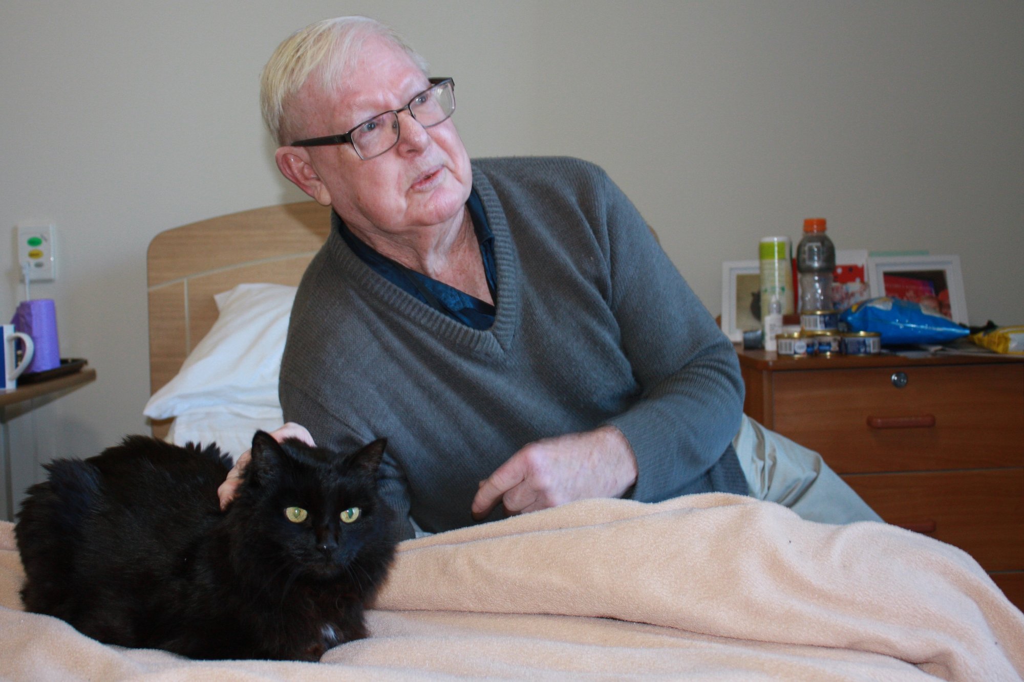 HammondCare Darlinghurst resident Kenny with his cat Willow